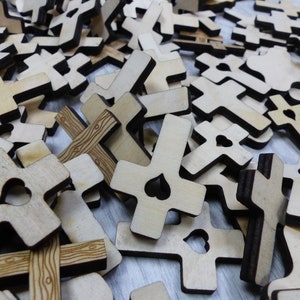 100+ Mélange Petite Croix Chrétienne En Bois Formes d’Artisanat 3mm Épaisseur 3-6cm Taille