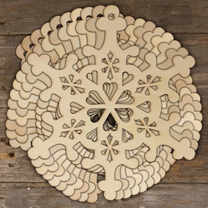 10x Cuore decorativo in legno Fiocco di neve A Forme artigianali 3mm Compensato Natale neve