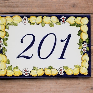 Italienische Keramikfliese mit Zitronen, personalisierte toskanische Fliese mit Namen oder Nummer, Hausschild oder Schild, Keramikschild