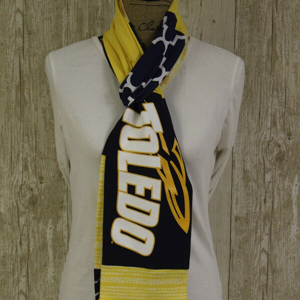 Université de Toledo fusées t-shirt foulard cadeau de Noël