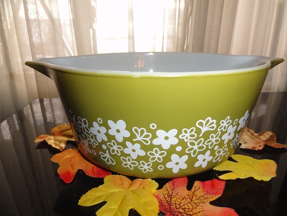 Retro 1970's Pyrex 475-B Spring Blossom Crazy Daisy Avocado Green