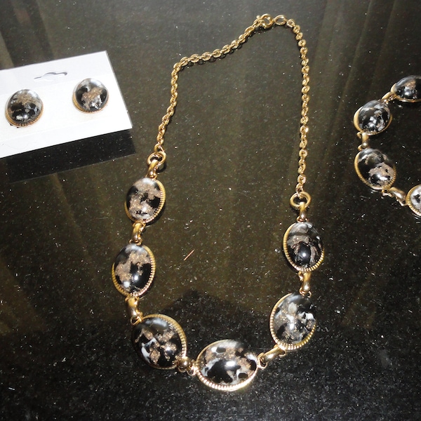 Vintage Textured Black, Gold, & White Confetti Design Necklace, Bracelet, And Clip On Earring 3 Pc. Parure Jewelry Set