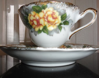 Vintage Devon Roses Yellow/Green/White With Gold Gild Scalloped Edges Tea Cup And Saucer
