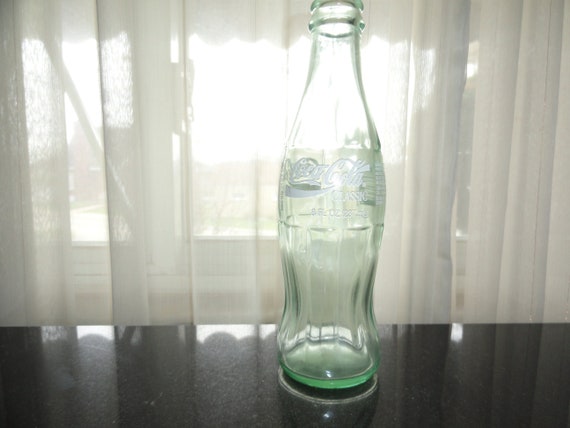 Vintage 1986 Coca Cola Classic 8 FL. OZ. (237 Ml) Pop/soda Bottle