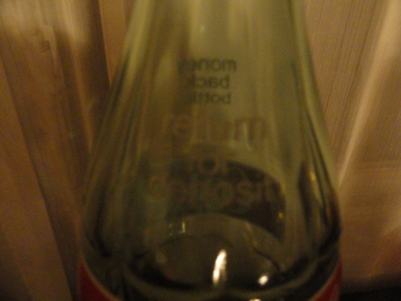 1972 COKE Coca Cola 32 Fluid Ounces Contour Design Bottle image 4