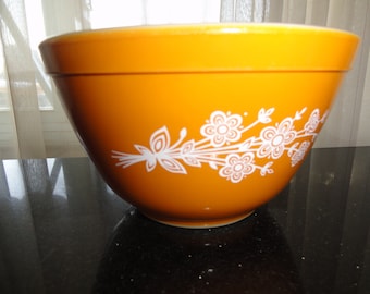Mid Century 1960's PYREX Butterfly Gold Orange Brown Nesting 401 750 ml Round Nesting/Mixing Bowl