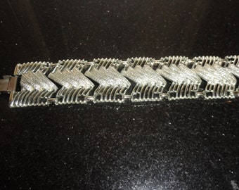 Mid Century 1950's Coro Pegasus Chevron Chunky Silver Tone Textured Snap Lock Closure Bracelet