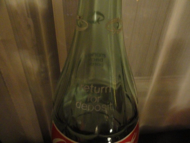 1972 COKE Coca Cola 32 Fluid Ounces Contour Design Bottle image 5