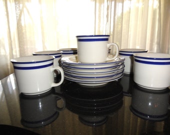 Collection Elegance II rétro des années 80, bleu marine, grès fin importé du Japon, 6 soucoupes et 8 tasses à café