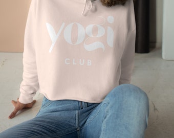 Yogi Club Crop Hoodie, Damen-Yoga-Ausrüstung, abgeschnittener Damen-Kapuzenpullover, zartes Rosa, weiße Schrift, entspannte Passform, weicher, abgeschnittener Fleece-Kapuzenpullover, Yoga-Kleidung