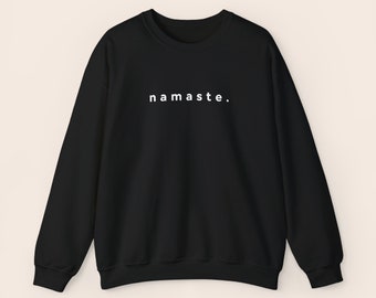 Zitat Unisex Heavy Blend™ Crewneck Sweatshirt, Namaste, minimalistisches Zitat, Yogi Club, schwarz, Yoga, gemütliche Stimmung, Pulloverwetter