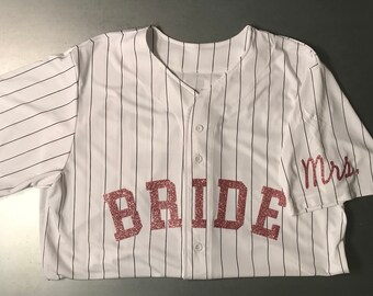 Conjunto de camisetas de béisbol personalizadas para los novios: apellido y año de boda en la espalda, Sra./Sr. en la manga.