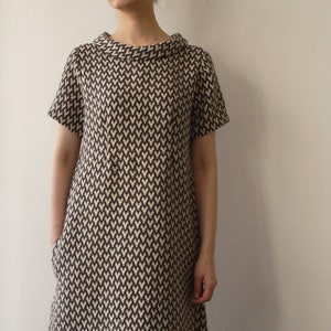 LINNET Pattern/No.70 Half Sleeve One-Piece with Roll Collar