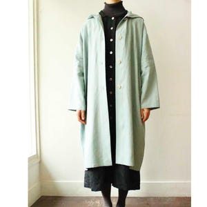 Modello LINNET / N. 144 Cappotto con cappuccio