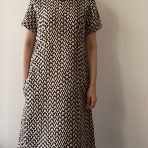 LINNET Pattern/No.70 Half Sleeve One-Piece with Roll Collar