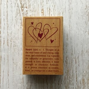 "Hero Arts ""Herz Lexikon Design"" Stempel auf Holzplatte/Valentinstag/Hochzeit/Liebe/Gebraucht."
