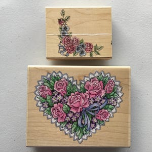 Lotto di 2 timbri in gomma montati su legno Vintage Stampendous "Cuore floreale" + "Angolo rosa romantico"/San Valentino/Festa della mamma/Usati