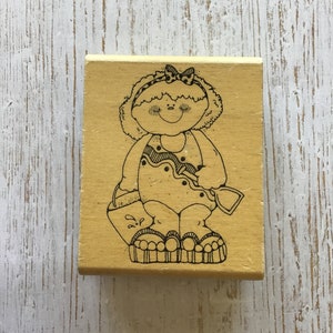 Carimbo de borracha vintage DJ Inkers "Kaylie" montado em madeira/Verão/Praia/Infantil/Usado