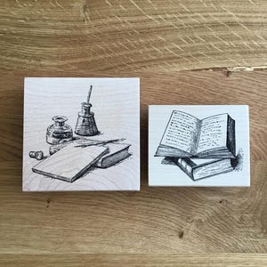 Kavel van 2 bijenwasboeken en kalligrafie op hout gemonteerde rubberen stempel/kunsttijdschriften/lezen/tweedehands