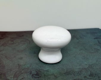 Tiradores de porcelana blanca vintage: con forma de hongo, para cómoda, armario o alacena / Se venden individualmente.