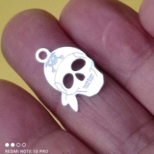 Pendentif argent massif 925. Breloque tête de mort pirate pour joaillerie ou créatrice. 925/p10