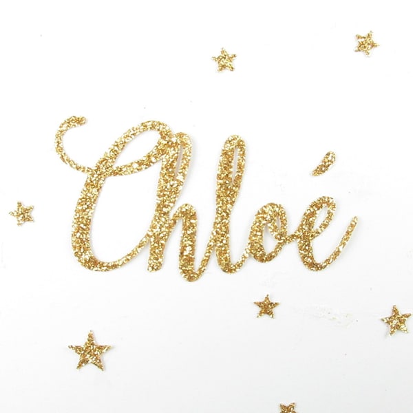 Appliqué thermocollant prénom pailleté personnalisable de 5 lettres (Chloé, exemple proposé) en tissus pailletés (coloris au choix)