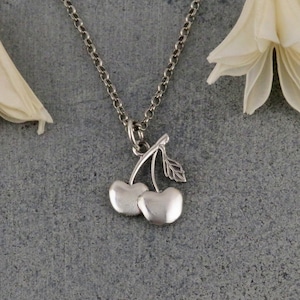Collier argent cerise | Pendentif cerise sterling | Pendentif cerise en argent | Cadeau pour amoureux des cerises | Collier bouquet de cerises | Charm Cerise