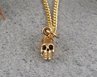 Petit collier tête de mort | Petit collier tête de mort en or | Breloque mini tête de mort dorée | Petite tête de mort dorée | Collier tête de mort 3D | Petit collier doré tête de mort