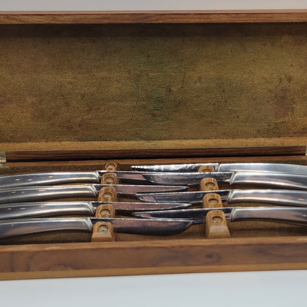 Set of 8 MURPHY KNIVES Mid Century Handmade knives in Wooden Box, 1941-1954, David Zephaniah