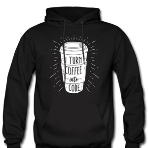 Könnte beinhalten: Schwarzer Kapuzenpullover mit einem weißen Grafikdruck einer Kaffeetasse und dem Text "I turn coffee into code".