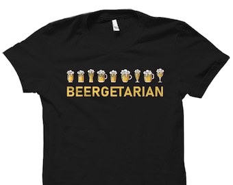 Könnte beinhalten: Schwarzes T-Shirt mit einer goldenen Grafik von Bierkrügen und dem Text "BEERGETARIAN".