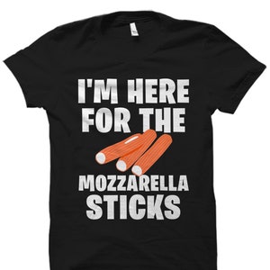 Divertida camisa de mozzarella. Regalo de muzzarella. Camisa de palitos de mozzarella. Regalo para amantes de la mozzarella. Camisa amante de los palitos de mozzarella Cheese Addict #OS3815
