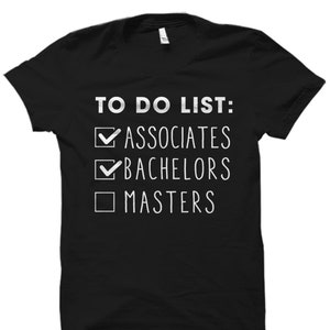 Bachelor Shirt. Bachelor Geschenk. BS Degree Shirt. BS Abschluss Geschenk. Graduierung Shirt. Geschenk zum Abschluss. Graduierung T-Shirt #OS3623