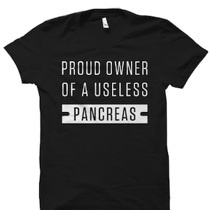Diabetes-tröja. Diabetiker-tröja. Stolt ägare av en värdelös bukspottkörtel-tröja. Bukspottkörtel-T-shirt Diabetesmedvetenhet Insulin-tröja. Typ ett #OS1228 bild 1