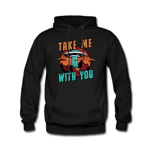 Puede incluir: Sudadera con capucha negra con un gráfico de un OVNI y el texto "Take me with you".