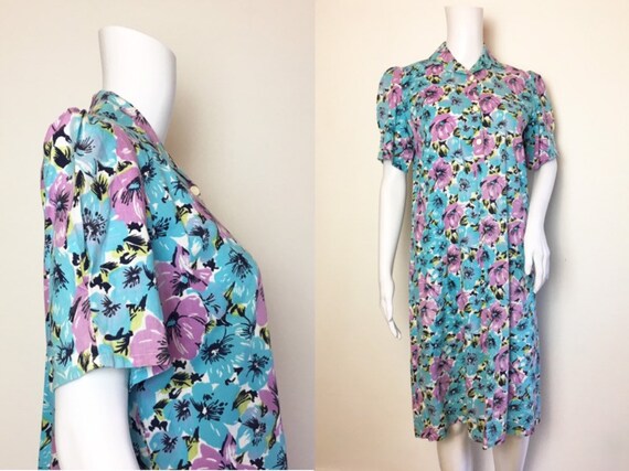 SALE Vintage 70s does 40s Blue Lilac Cotton Pansy