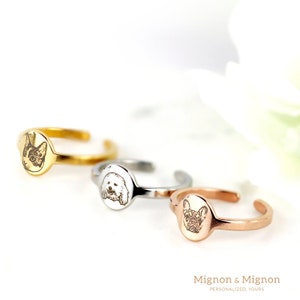 Custom pet portrait ring with engraved pet face on a round signet, available in gold. A meaningful gift for pet lovers and owners, celebrating the bond with their pets. Ideal as a statement or personalized gift for her, pet mom, or memorial keepsake.