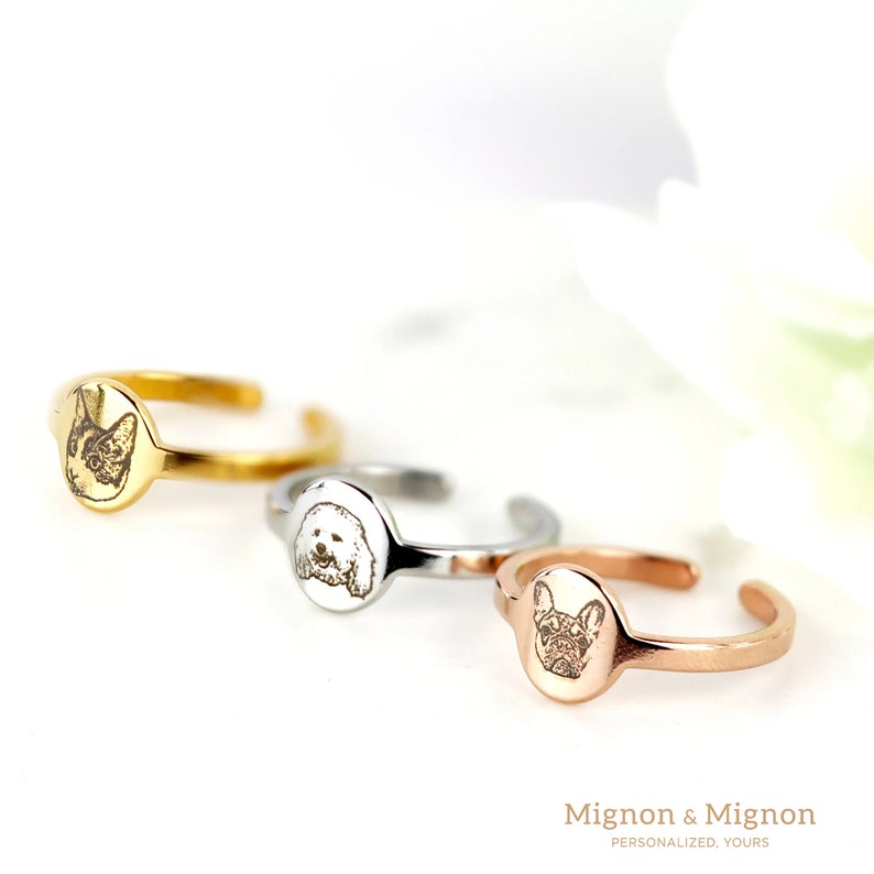 Custom pet portrait ring with engraved pet face on a round signet, available in gold. A meaningful gift for pet lovers and owners, celebrating the bond with their pets. Ideal as a statement or personalized gift for her, pet mom, or memorial keepsake.