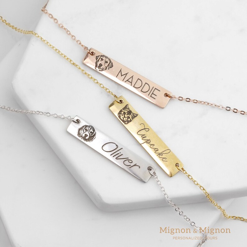 Custom pet portrait bar necklaces with pet names, available in gold, silver, or rose gold. A thoughtful gift for pet lovers and a beautiful way to keep cherished pets close. Ideal for personalized jewelry, memorial gifts, or cat and dog moms