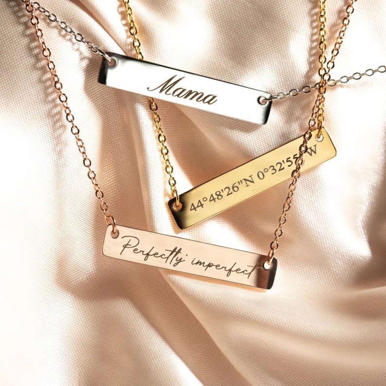 Customizable bar necklace for women, ideal for personalizing with names, coordinates, or messages. Perfect as personalized jewelry, name necklace, or coordinates necklace. Great as a gift for birthdays, Christmas, or a mother necklace in gold.