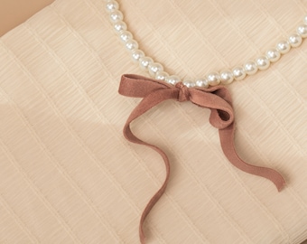 Collier noeud de perles, collier ruban pour elle, cadeau fête des mères, collier maman, collier de perles noeud coloré, collier nacre