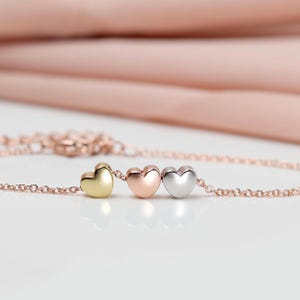 Niedliches Herz Buchstabe Armband kleines Herz Schmuck Geschenk für sie Zierliches Herz Armband Brautjungfer Geschenk Brautparty Blumenmädchen Geschenk