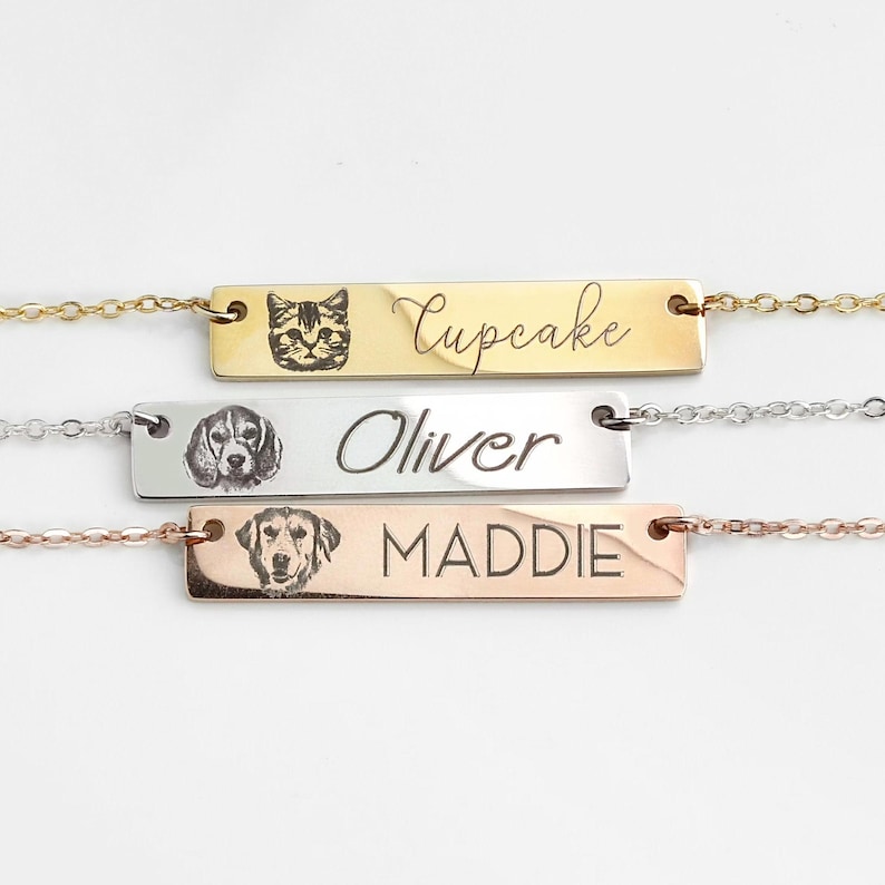 Custom pet portrait bar necklaces with pet names, available in gold, silver, or rose gold. A thoughtful gift for pet lovers and a beautiful way to keep cherished pets close. Ideal for personalized jewelry, memorial gifts, or cat and dog moms