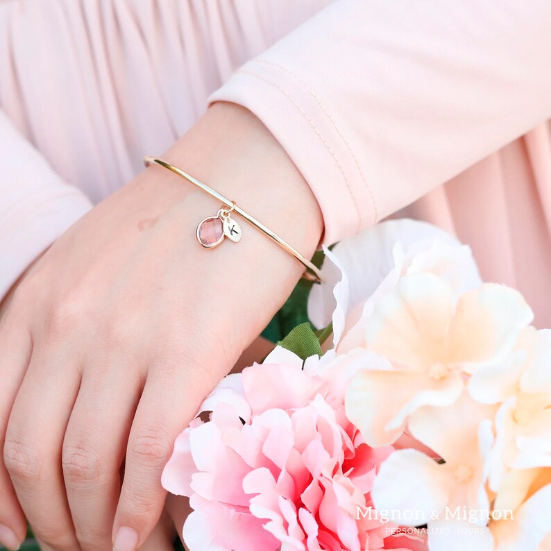 Pulsera de piedra de nacimiento Regalo del día de la madre para su mamá Joyería personalizada Regalo de la abuela Piedra de nacimiento familiar Aguamarina inicial esperando regalo de mamá imagen 6