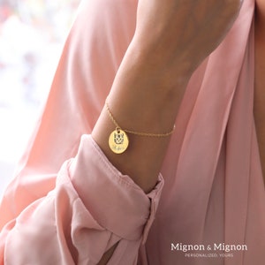 These custom pet portrait bracelets feature engraved pendants in multiple finishes, creating a unique keepsake for pet parents. Celebrate the bond with furry friends, making it an ideal remembrance piece or gift for special occasions like Mothers Day