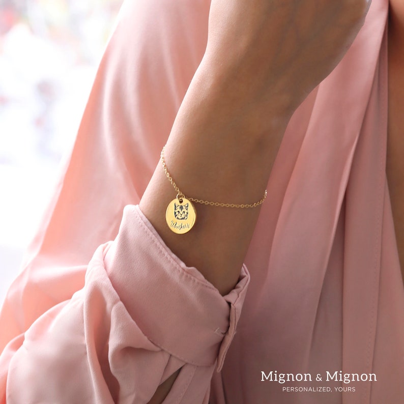 These custom pet portrait bracelets feature engraved pendants in multiple finishes, creating a unique keepsake for pet parents. Celebrate the bond with furry friends, making it an ideal remembrance piece or gift for special occasions like Mothers Day