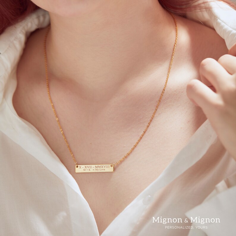 Customizable bar necklace for women, ideal for personalizing with names, coordinates, or messages. Perfect as personalized jewelry, name necklace, or coordinates necklace. Great as a gift for birthdays, Christmas, or a mother necklace in gold.
