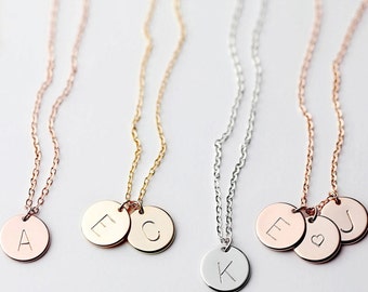 Regalos personalizados personalizados para su mamá Regalo del Día de las Madres Regalos de cumpleaños Collar de disco múltiple inicial Joyería de damas de honor Regalo único para ella