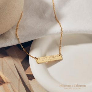 Customizable bar necklace for women, ideal for personalizing with names, coordinates, or messages. Perfect as personalized jewelry, name necklace, or coordinates necklace. Great as a gift for birthdays, Christmas, or a mother necklace in gold.