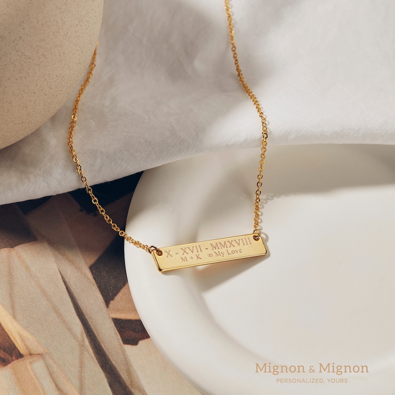 Customizable bar necklace for women, ideal for personalizing with names, coordinates, or messages. Perfect as personalized jewelry, name necklace, or coordinates necklace. Great as a gift for birthdays, Christmas, or a mother necklace in gold.
